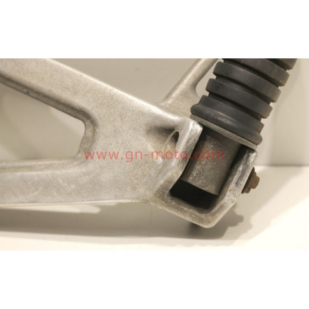 PLATINE REPOSE PIED ARRIERE GAUCHE 750 XTZ SUPER TENERE