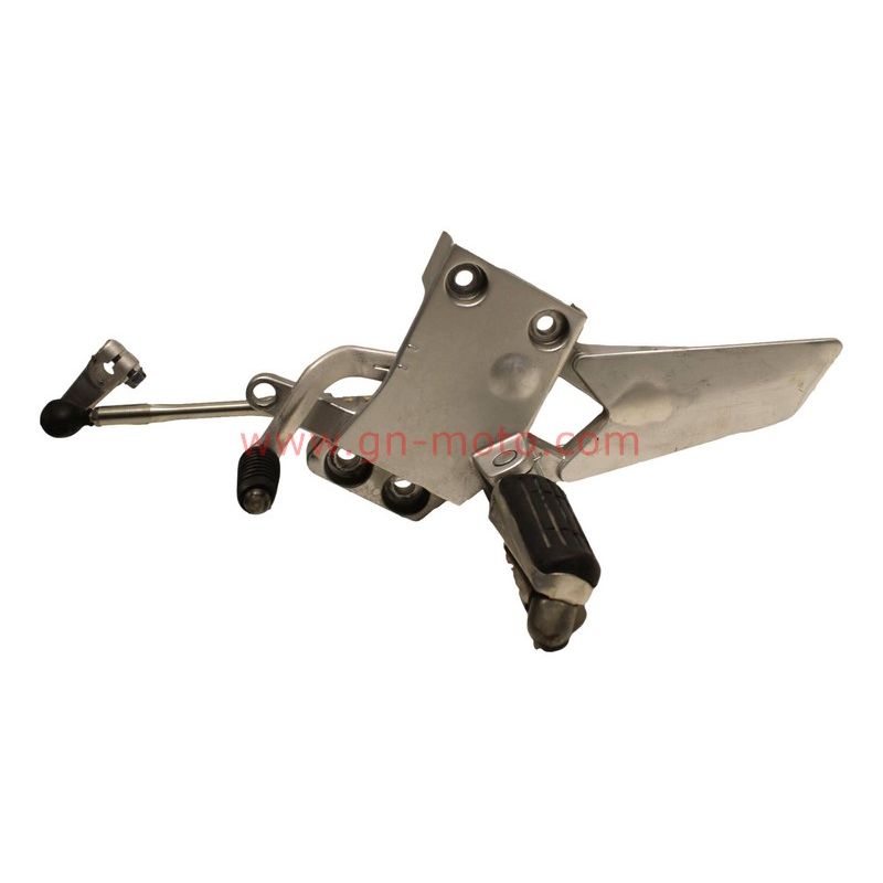Platine Repose-pied Avant Gauche Yamaha FJR 1300 – Réf. 5JW-27442-00 – 2001 à 2005 Platine Repose-pied Avant Gauche Yamaha FJR 1300 – Réf. 5JW-27442-00 – 2001 à 2005