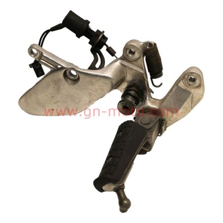 Platine repose pied avant droite yamaha 850 trx 4FM-27443-02 | Occasion